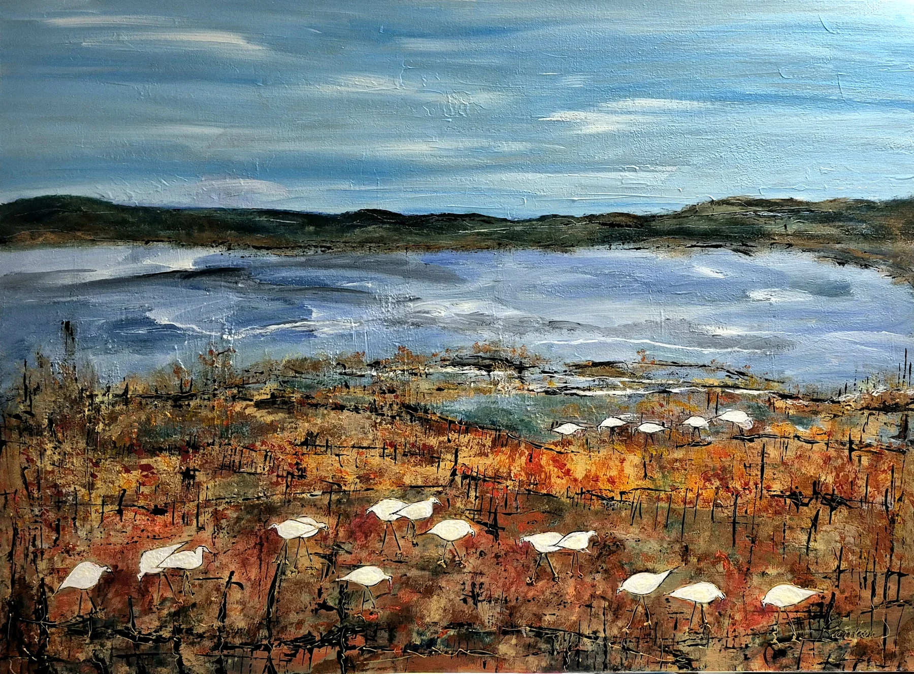 Dans les herbes Hautes, œuvre de Ghislaine Riendeau : lac, collines et oiseaux blancs dans les herbes ocre.